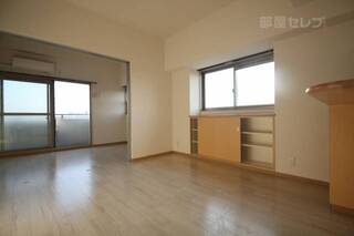 写真は角部屋のものです