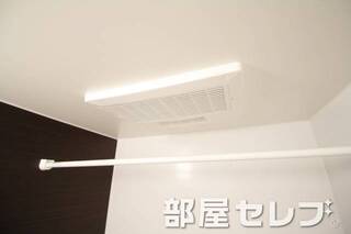 浴室乾燥機付き。