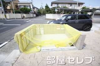 敷地内ゴミ置き場。