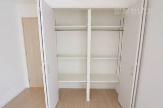 棚の位置を動かしたらいろんなものを収納できます
