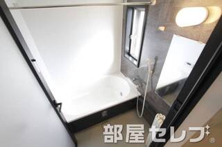 一坪風呂で疲れも癒えます。