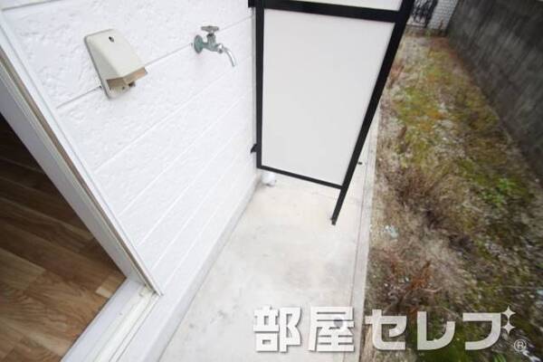 屋外洗濯置き場。