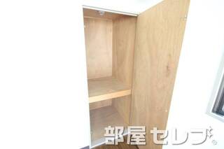 各部屋に収納あります。