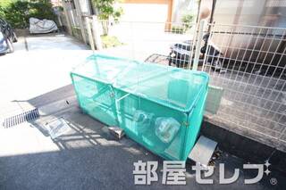 ゴミ置き場。