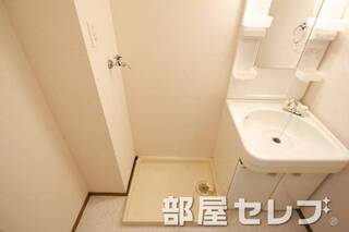 洗濯機置き場はこちらへ。