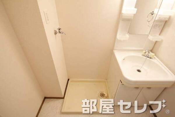 洗濯機置き場はこちらへ。