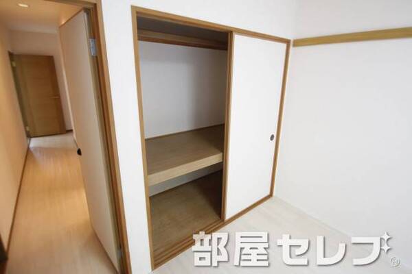 各部屋に収納あります。