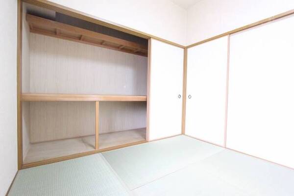 和室にも押入れついてます