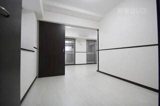 出窓付きの洋室5帖のお部屋です。