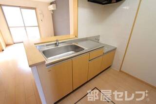 105号室の写真を流用しています。