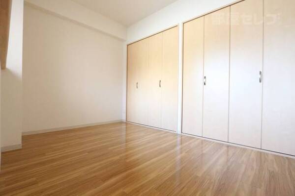 玄関入ってすぐのお部屋です