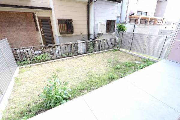 ちょっとしたお庭付きです