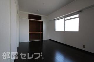 リビング側の洋室です。