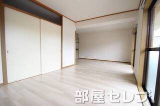 白基調で明るい生活ガおくれます（イメージ写真）。
