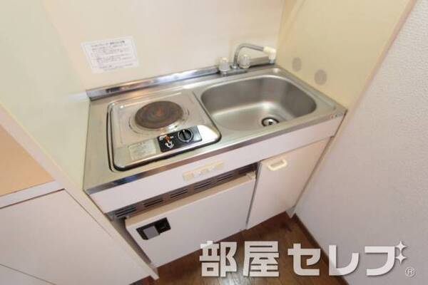 コンパクトサイズのキッチンです。
