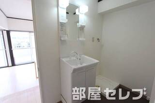 きれいな洗髪洗面化粧台です。