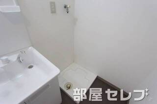 キレイな室内洗濯機置き場です。
