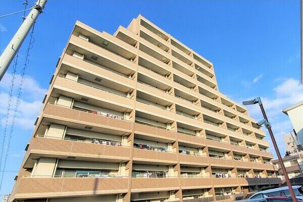 綺麗な外観の建物です