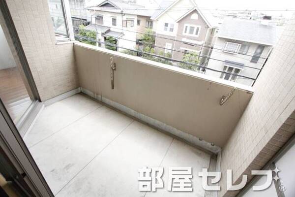 奥行きのあるバルコニー。