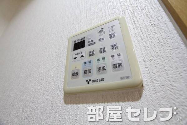 浴室乾燥機付き。