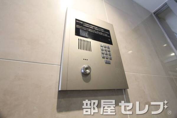 オートロック完備。