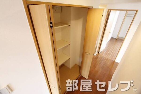 ローカにも収納あり。