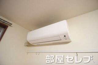冷暖房エアコン。