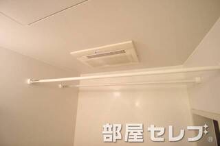 浴室乾燥機付き。