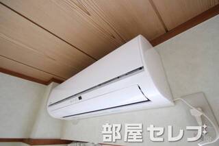 冷暖房エアコン。