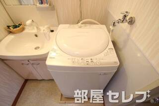 洗濯機置き場はこちらへ。