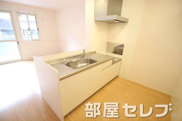段落ちキッチンで、お好みのコンロを置けます。