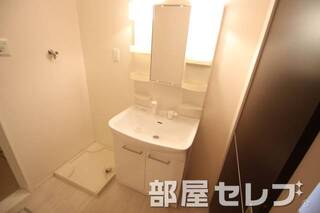 きれいな洗髪洗面化粧台です。