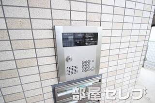 オートロック完備。