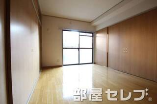 洋室も日当たりバッチリ。