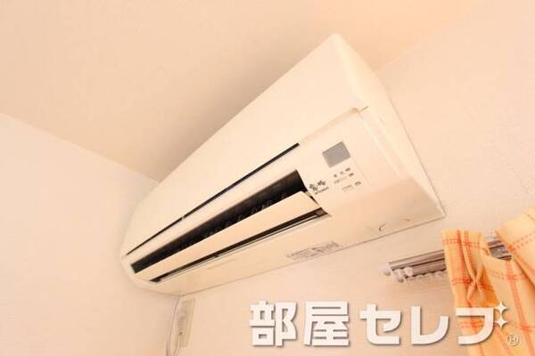 冷暖房エアコン。