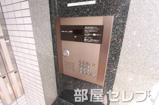 オートロック完備。