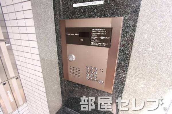 オートロック完備。