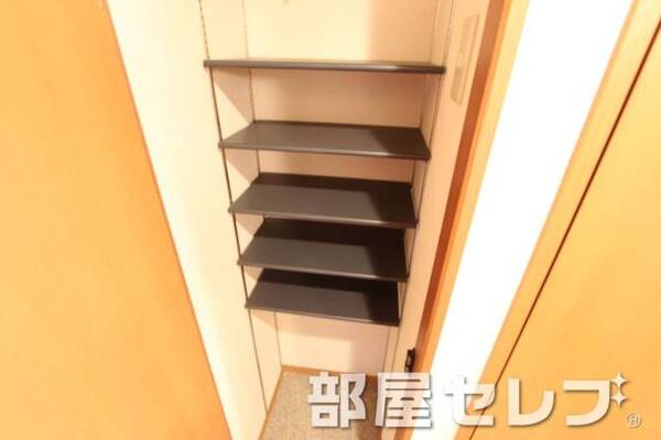 シューズボックス。