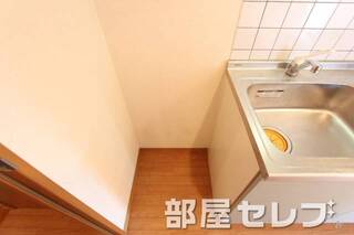 こちらに冷蔵庫を。