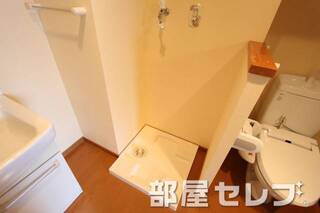 きれいな室内洗濯機置場です。