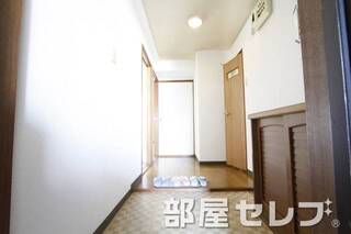 玄関から見てもキレイですね。