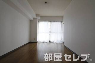 白を基調にしたキレイなお部屋です。