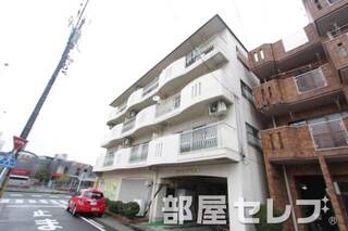 落ち着いた色合いの建物です。