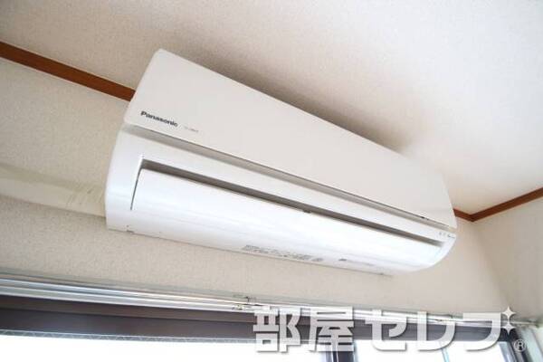 冷暖房エアコン。