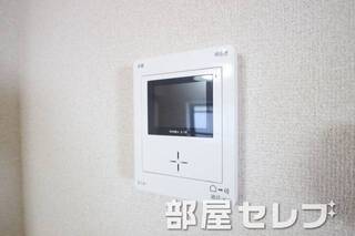 TVモニター付きで来客者を確認できます。
