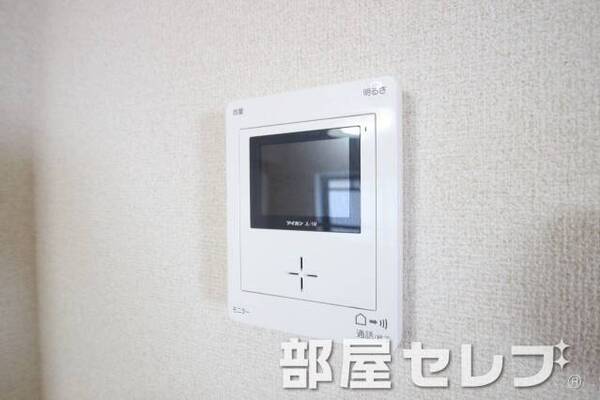 TVモニター付きで来客者を確認できます。