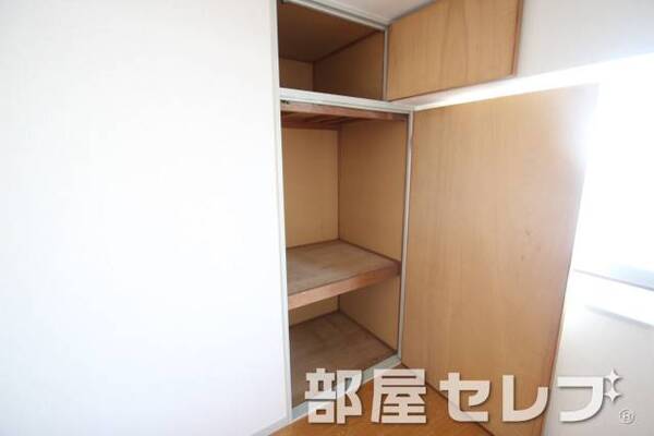 北側にも収納あります。