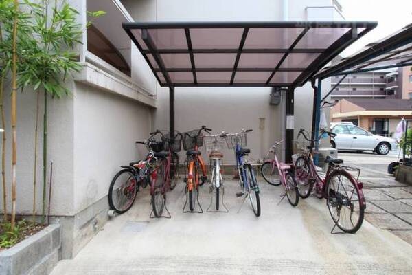 駐輪場完備