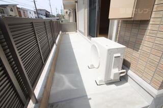 家を囲むようにテラスがあります！！！