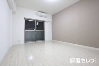奥行のあるお部屋です。